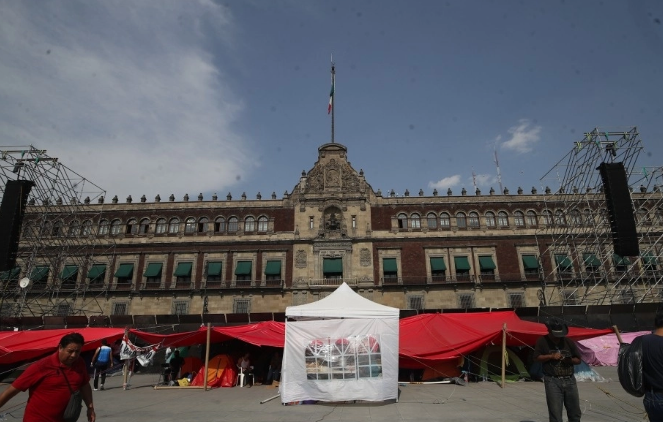 CNTE permanecerá en plantón del Zócalo